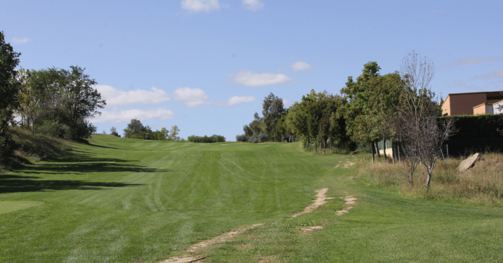 Fotografia en el campo capturando la belleza de paisaje de golf